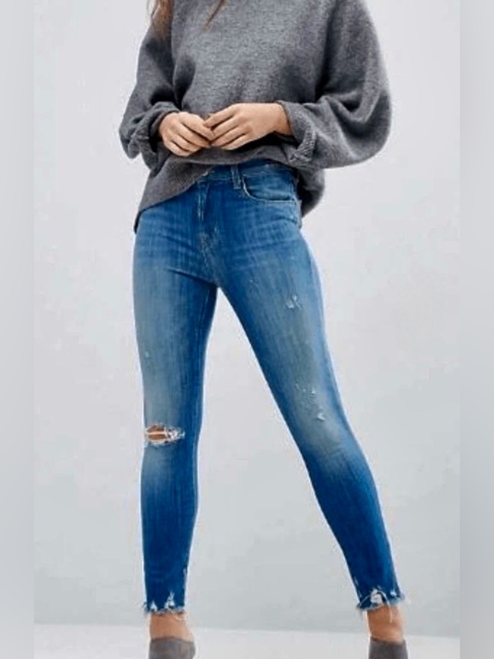 EUC J BRAND Alana Hi Rise Skinny Crop Distressed Jeans 32 Fantasy Med Blue Wash